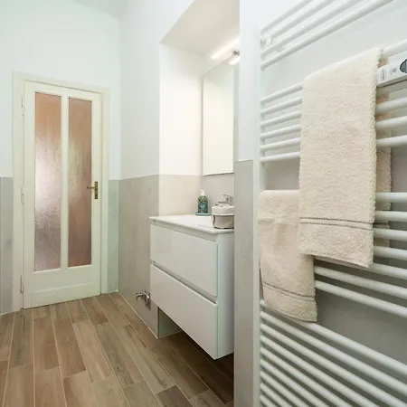 Ampio Famigliare In Centro- 6 Posti Vicino Stazioni Fs Apartmán
